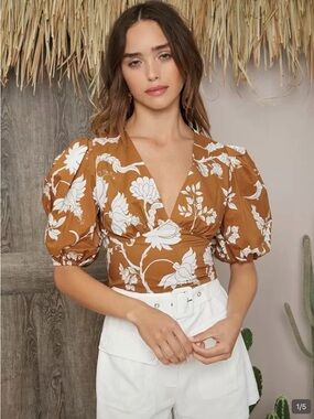 Floral Puff-Sleeve V-Neck Crop Top in Brown